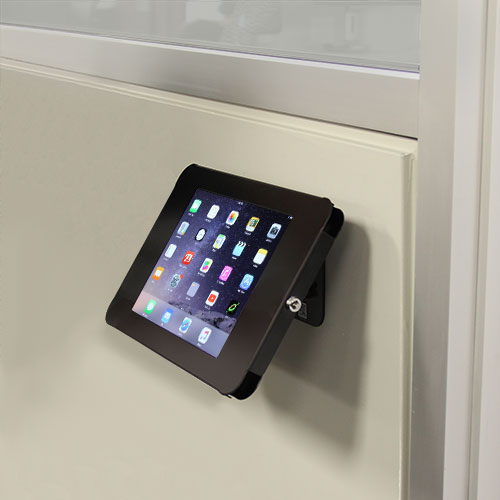 Esta caja para iPad también permite el montaje sobre una pared, lo cual facilita al usuario una experiencia interactiva en prácticamente cualquier lugar.