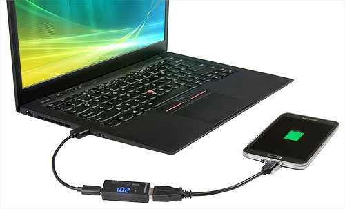 Samsung phone fast-charging on a laptop with the tester displaying the current power consumption